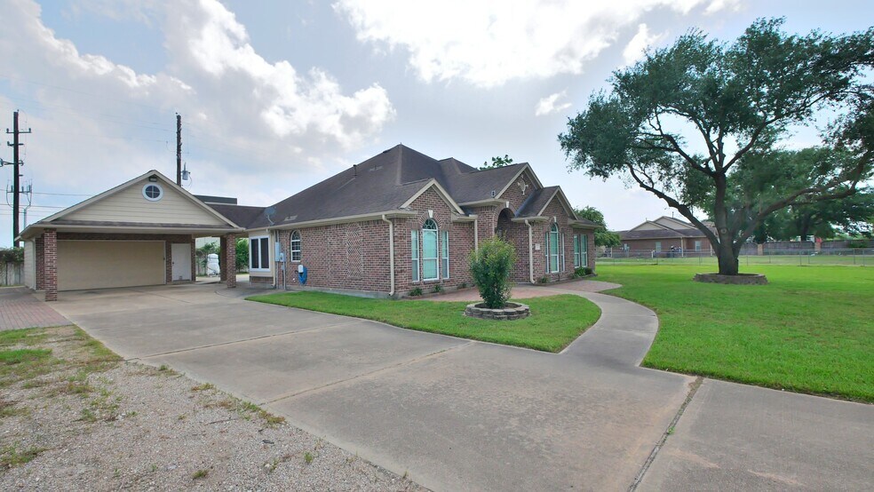 13203 Weiman Rd, Houston, TX for lease - Building Photo - Image 2 of 4