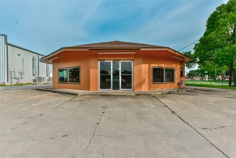 449 S 17th St, West Columbia, TX à vendre Photo principale- Image 1 de 48