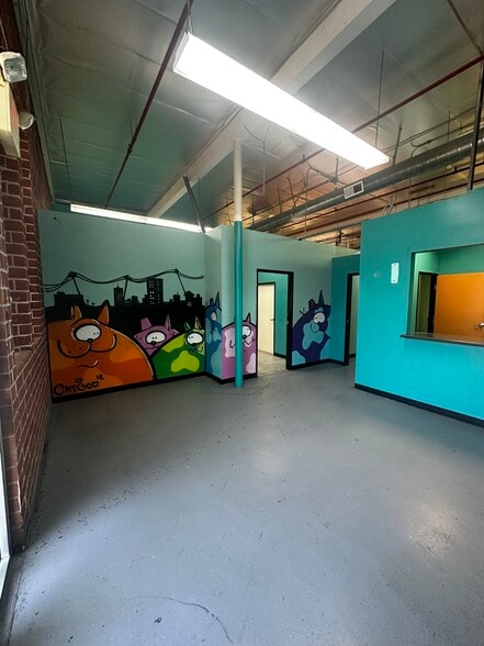 7680 Clybourn Ave, Sun Valley, CA for lease - Building Photo - Image 2 of 10