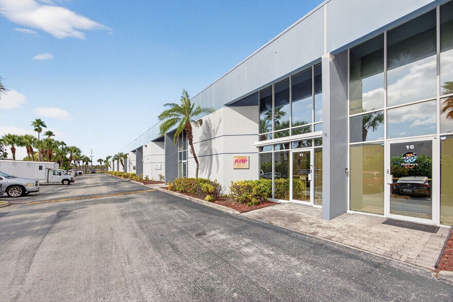 16155 W 117th Ave, Miami, FL à vendre - Photo du bâtiment - Image 2 de 18