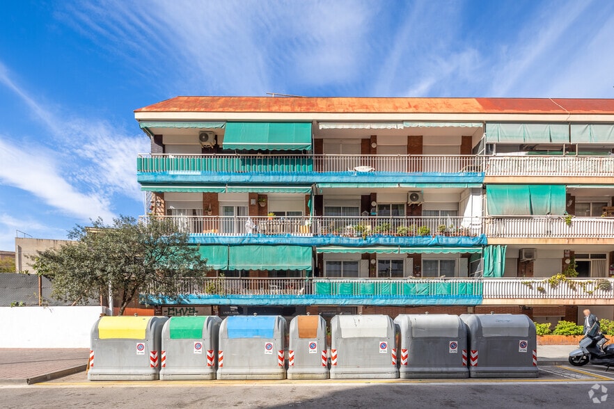 Carrer del General Palafox, 9-11, Castelldefels, Barcelona for lease - Primary Photo - Image 1 of 4