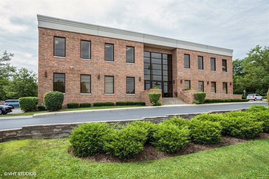 333 E Route 83, Mundelein, IL à louer - Photo du bâtiment - Image 2 de 26