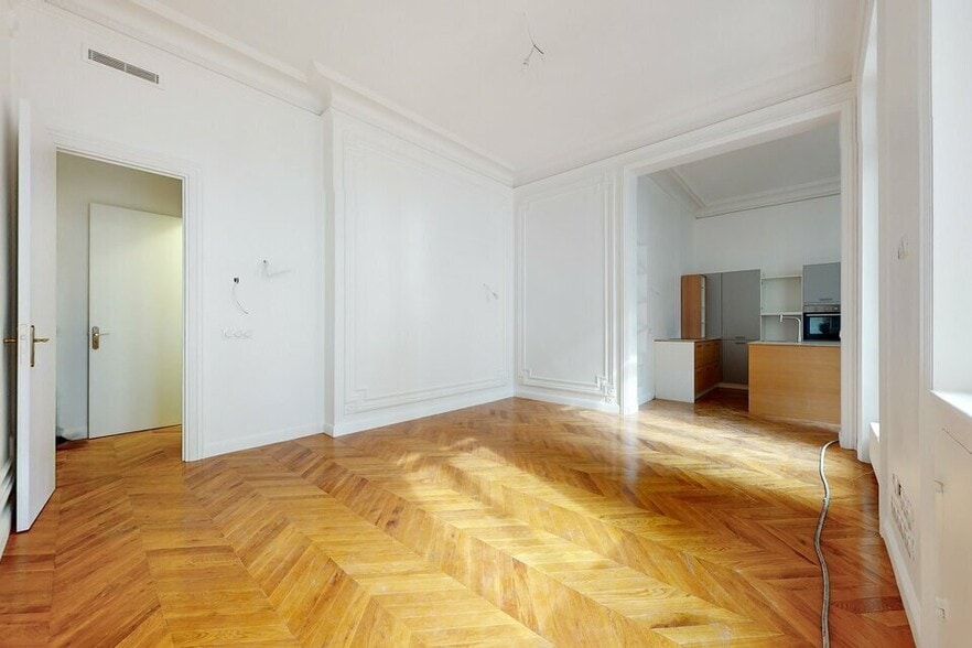 44 Rue Etienne Marcel, Paris for lease - Interior Photo - Image 2 of 6
