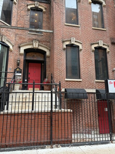 16 W Ontario St, Chicago, IL for lease - Building Photo - Image 2 of 24