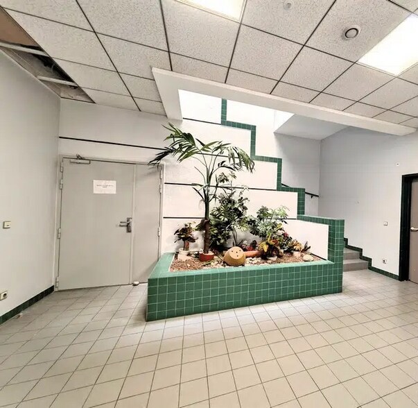 10 Allée Hendrik Lorentz, Champs-sur-Marne à louer - Hall d’entrée - Image 2 de 3