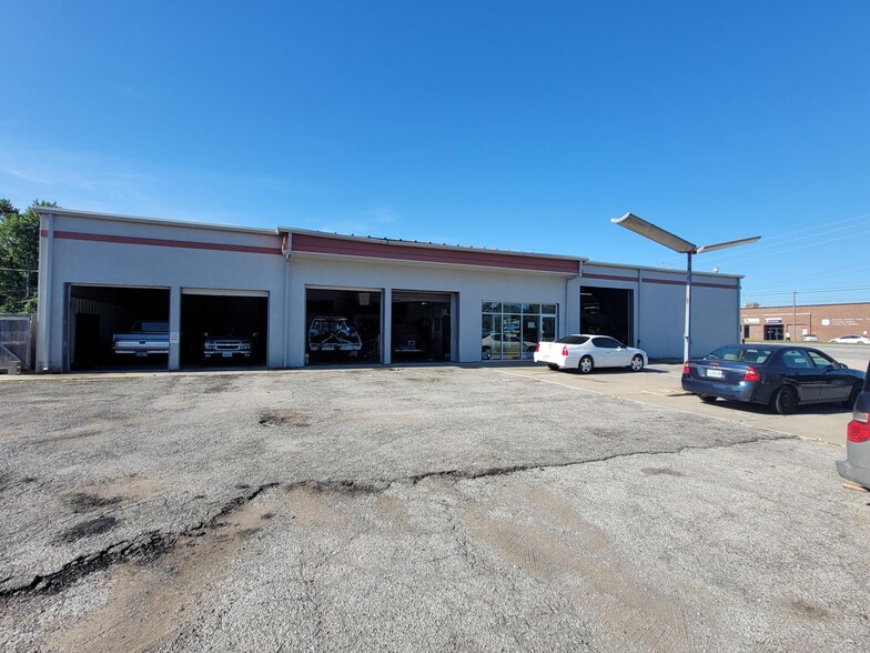 301 NW 72nd St, Gladstone, MO for sale - Building Photo - Image 1 of 1