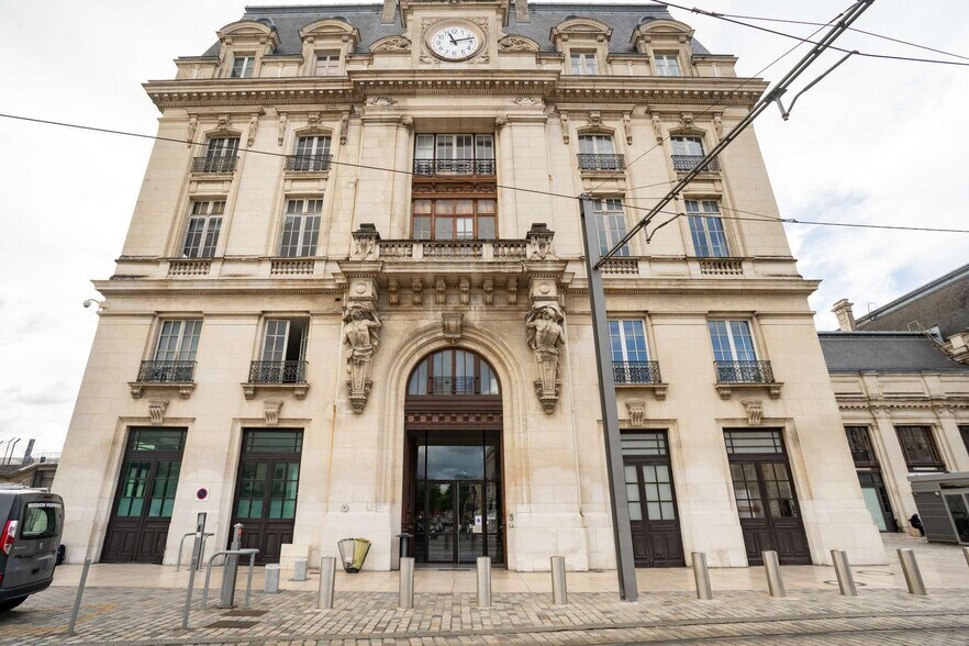 Bureau dans Bordeaux à louer - Photo du bâtiment - Image 2 de 10
