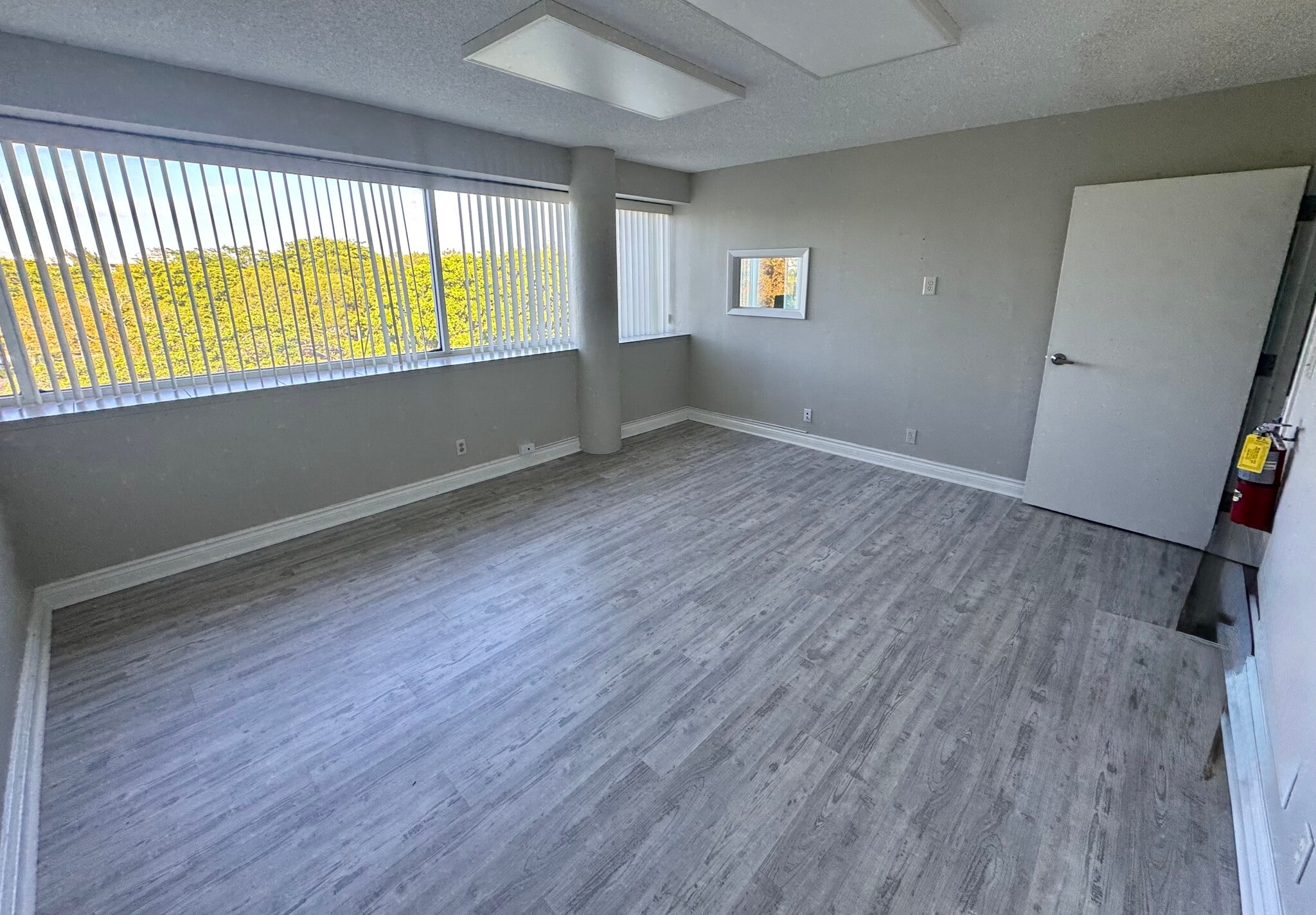 5701 NW 88th Ave, Tamarac, FL à louer Photo intérieure- Image 1 de 12