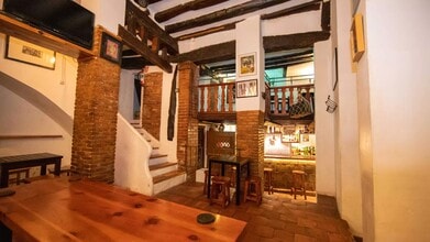 Retail in Cuenca, Cuenca for lease Interior Photo- Image 2 of 24