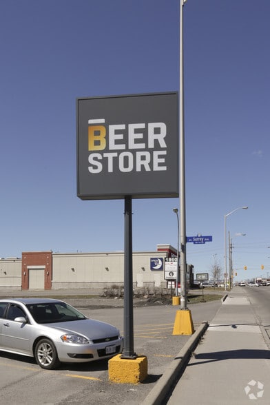 1860 Bank St, Ottawa, ON à vendre - Photo du bâtiment - Image 3 de 3