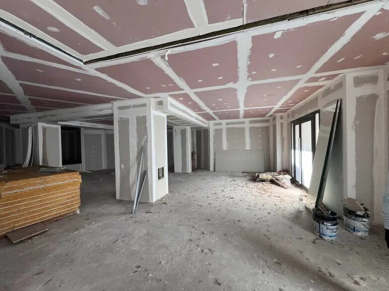 Flex in Boulogne-Billancourt for sale - Interior Photo - Image 2 of 8