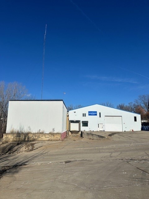 19 Nightengale Ln, Dubuque, IA for lease Building Photo- Image 1 of 4