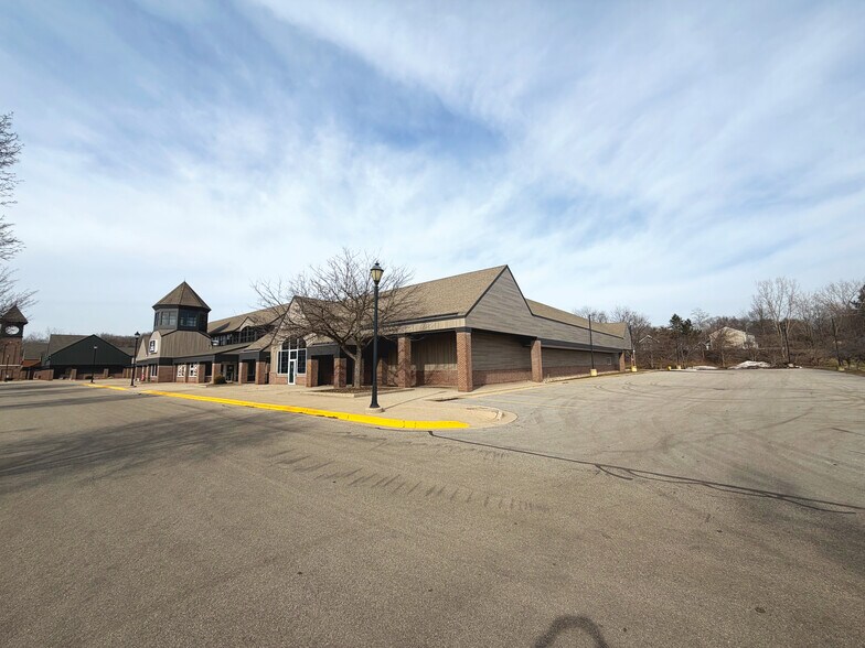 6761-6771 Cascade Rd SE, Grand Rapids, MI à louer - Photo du bâtiment - Image 3 de 7