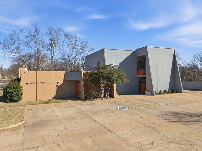 More details for 801 S Washington St, Stillwater, OK - Office for Sale
