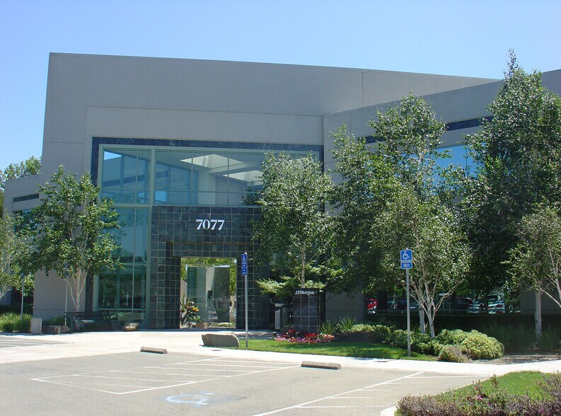 7077 Koll Center Pky, Pleasanton, CA à louer - Photo du bâtiment - Image 2 de 6