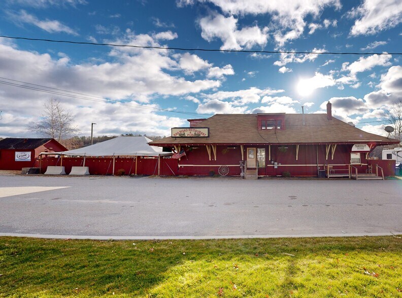 695 Lisbon St, Lisbon, ME à vendre - Photo du bâtiment - Image 1 de 73