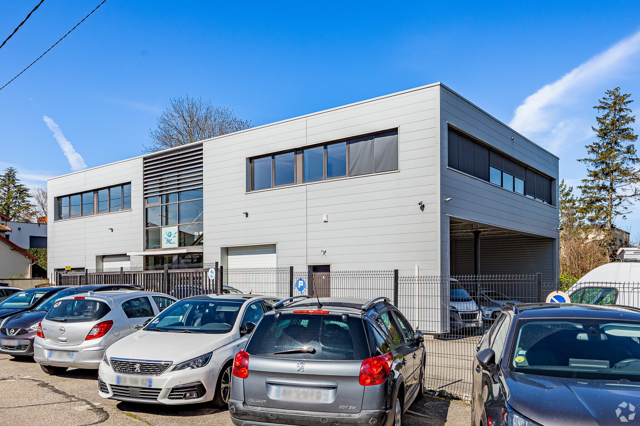 Local d'activités dans Champagne-au-Mont-d'Or à vendre Photo principale- Image 1 de 8