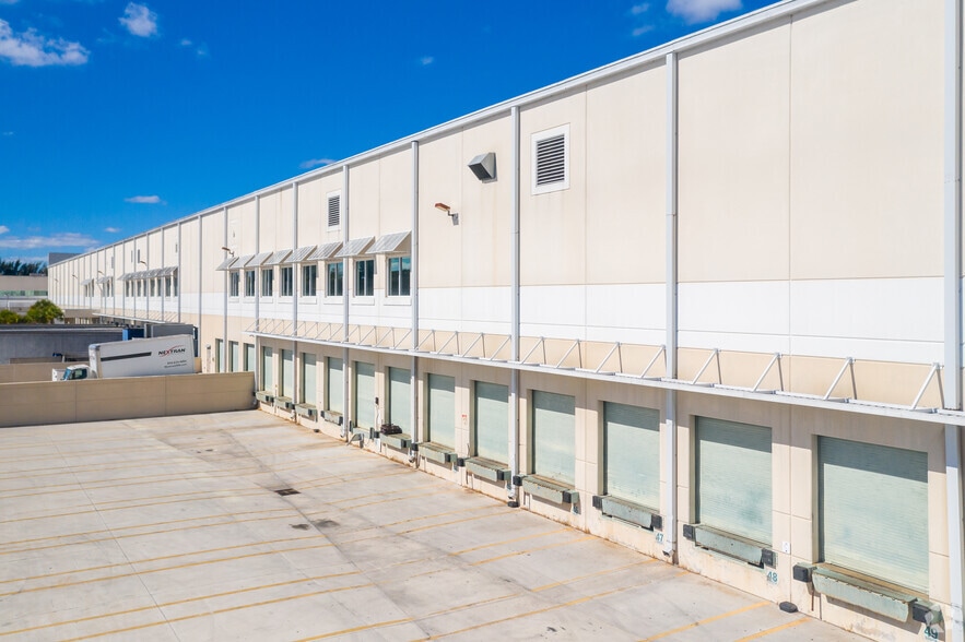 5480 W Hillsboro Blvd, Coconut Creek, FL for lease - Building Photo - Image 3 of 9