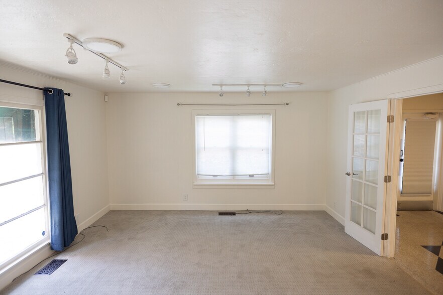 4918 Sonoma Hwy, Santa Rosa, CA à louer - Photo du bâtiment - Image 3 de 16