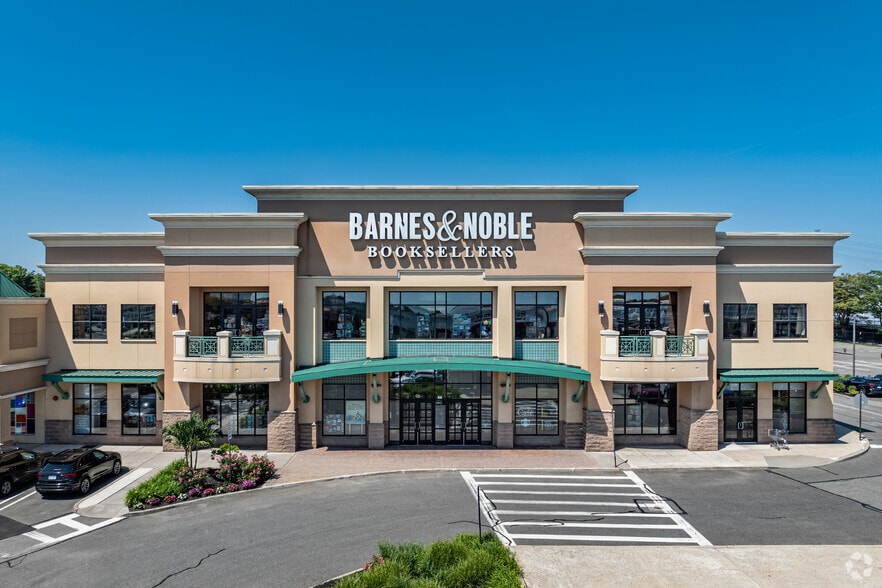 23 Old Country Rd, Carle Place, NY for lease - Building Photo - Image 3 of 5