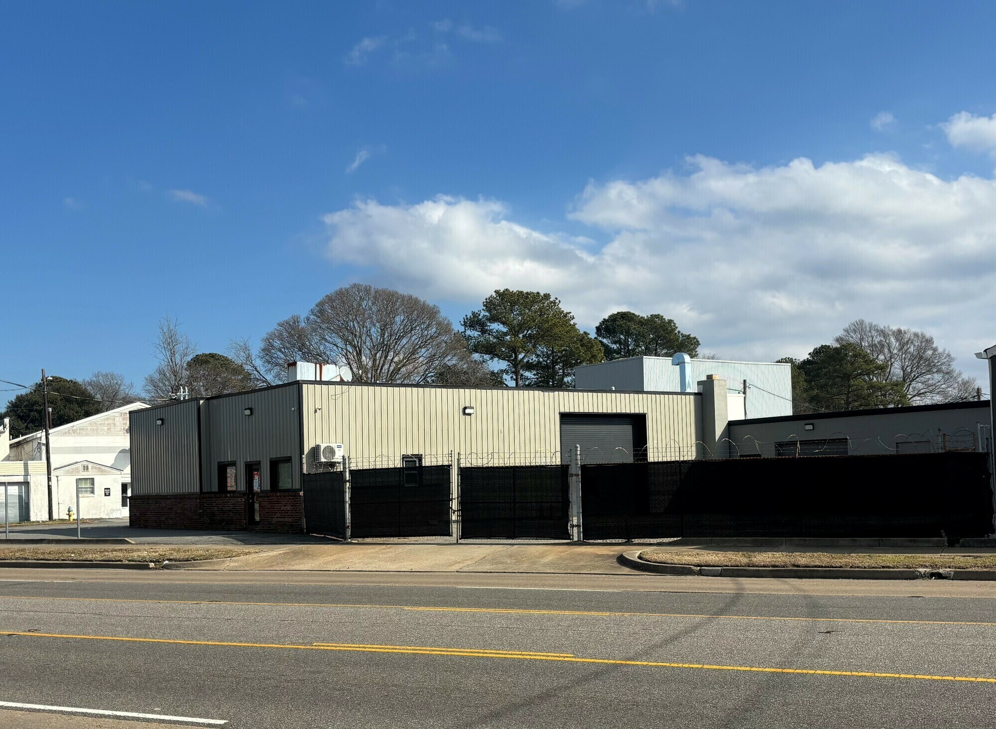 1556 Azalea Garden Rd, Norfolk, VA à vendre Photo principale- Image 1 de 7