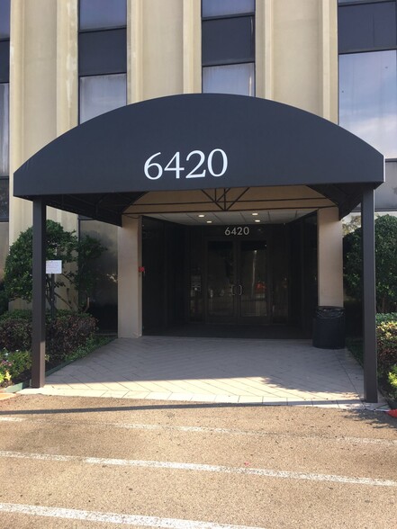 6420 Richmond Ave, Houston, TX for lease - Building Photo - Image 2 of 15