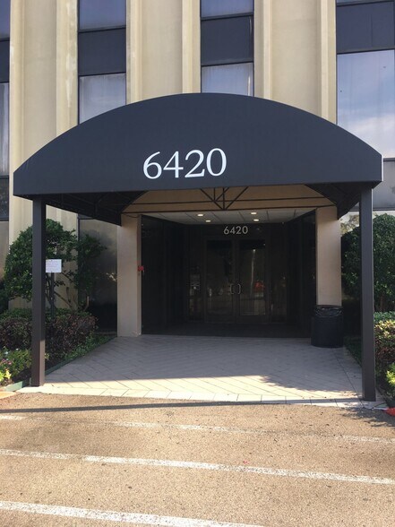 6420 Richmond Ave, Houston, TX à louer - Photo du bâtiment - Image 2 de 15