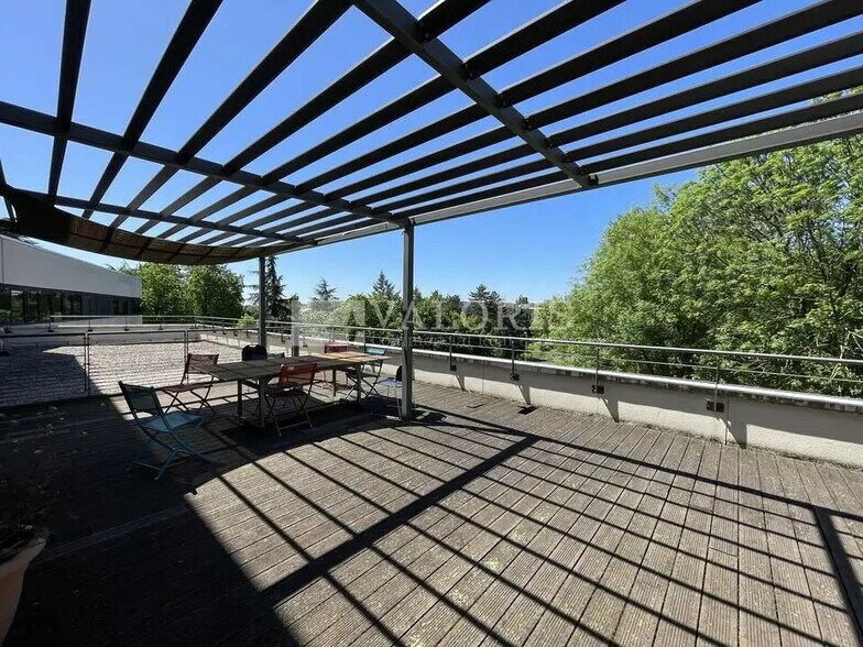 Bureau dans Limonest à louer - Photo du bâtiment - Image 2 de 2