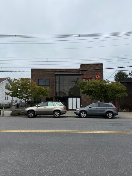 3485 E Tremont Ave, Bronx, NY à louer - Photo du bâtiment - Image 3 de 5