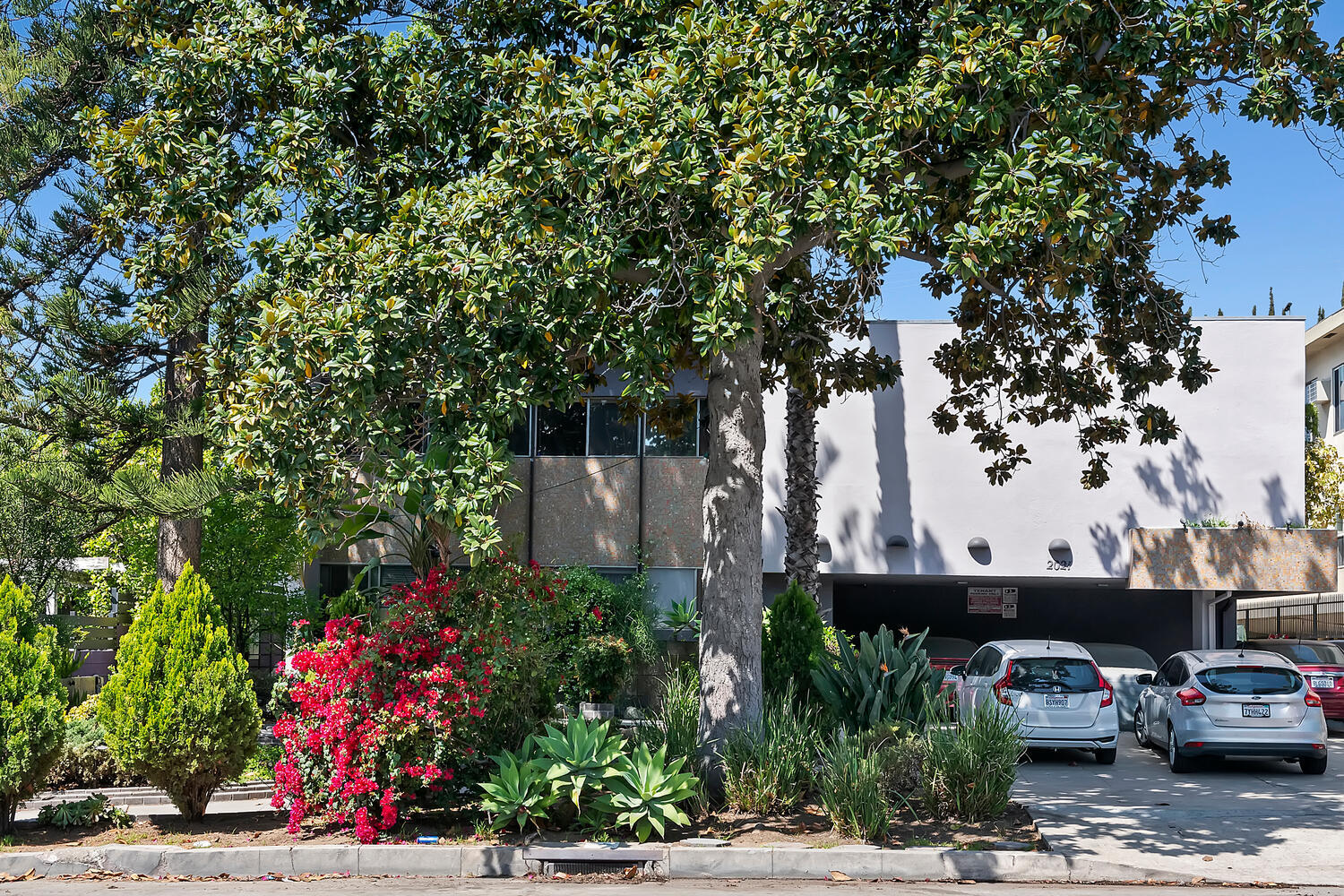 2021 N Beachwood Dr, Los Angeles, CA à vendre Photo du bâtiment- Image 1 de 1