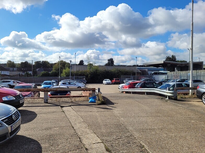 Thornhill Rd, Luton à vendre - Photo du bâtiment - Image 2 de 4