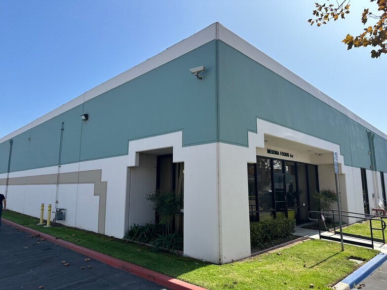 10742-10752 Noel St, Los Alamitos, CA à vendre - Photo du bâtiment - Image 3 de 22