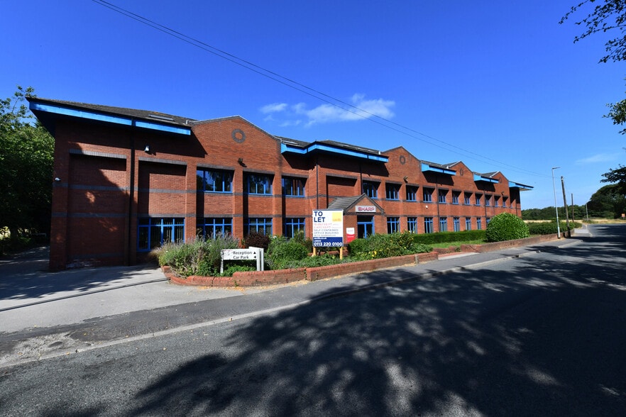 Moor Knoll Ln, Wakefield à louer - Photo du bâtiment - Image 2 de 13