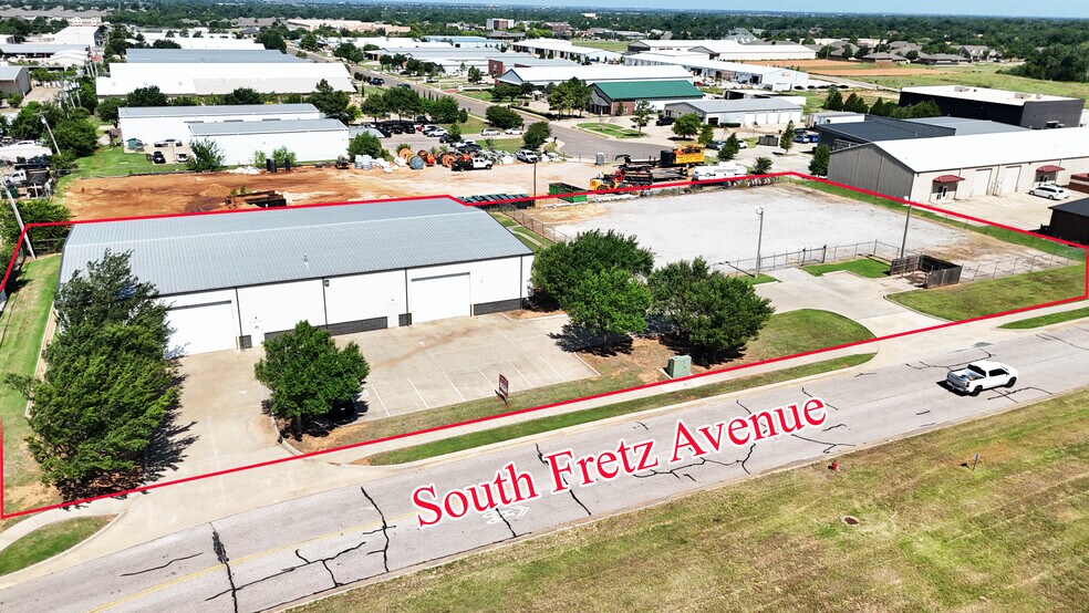 2325 South Fretz Avenue, Edmond, OK à louer - Aérien - Image 1 de 7