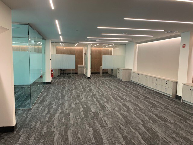 399 W John St, Hicksville, NY à louer - Photo intérieure - Image 3 de 4