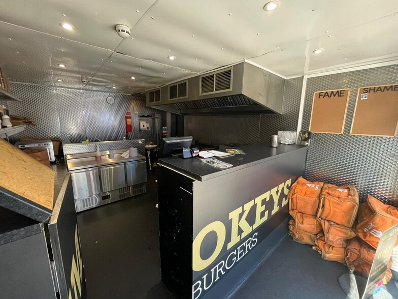 400 Ashley Rd, Poole for lease - Building Photo - Image 2 of 12