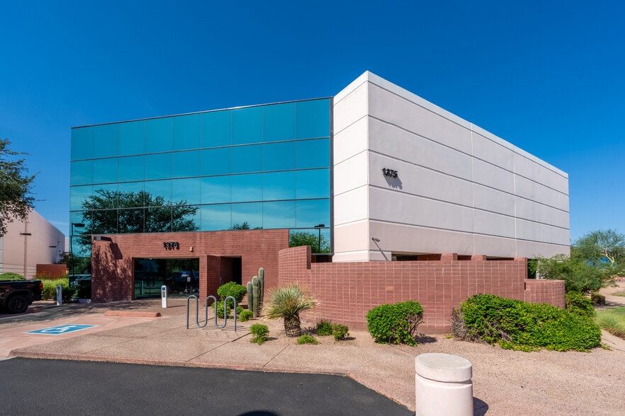 1375 W Drivers Way, Tempe, AZ à vendre - Photo du bâtiment - Image 1 de 12