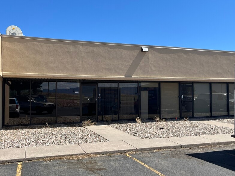 5755 Industrial Pl, Colorado Springs, CO for lease - Building Photo - Image 1 of 8