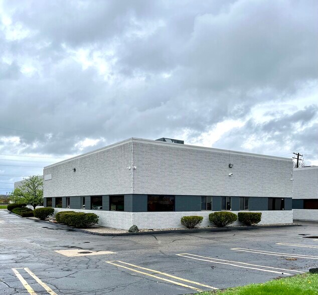 12792 Currie Ct, Livonia, MI à louer - Photo du bâtiment - Image 2 de 8