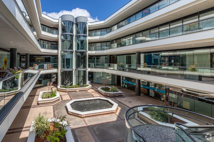 7825 Fay Ave, La Jolla, CA à louer - Photo du bâtiment - Image 3 de 7