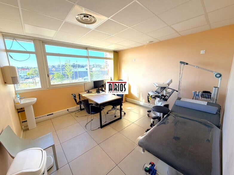 Office in La Valette Du Var for sale - Interior Photo - Image 2 of 5