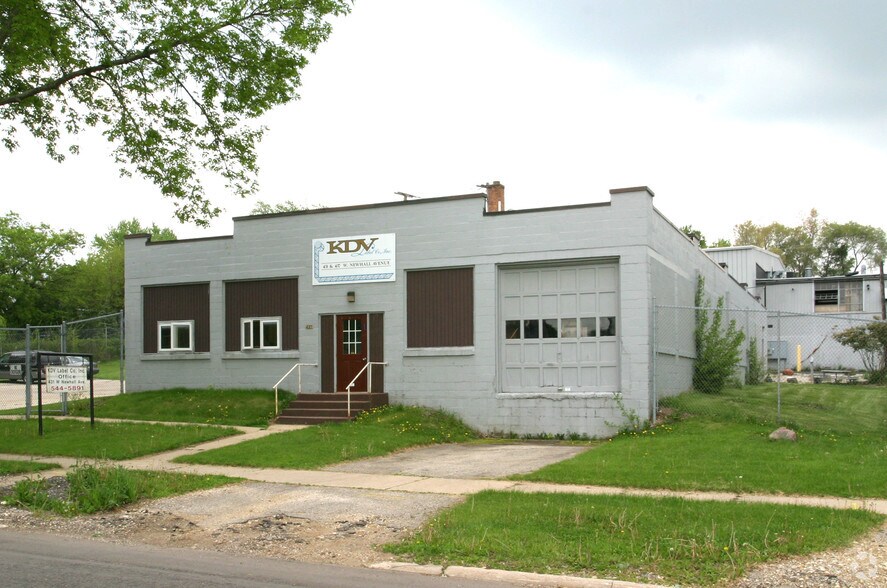 431 W Newhall Ave, Waukesha, WI for sale - Primary Photo - Image 1 of 2