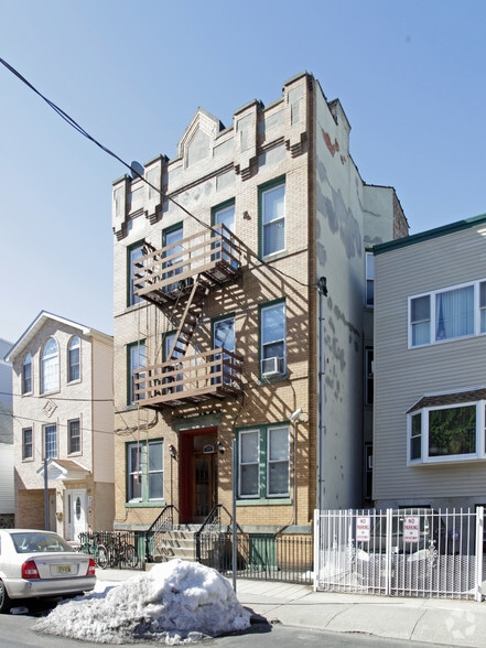 209 New York Ave, Jersey City, NJ for sale - Primary Photo - Image 1 of 2