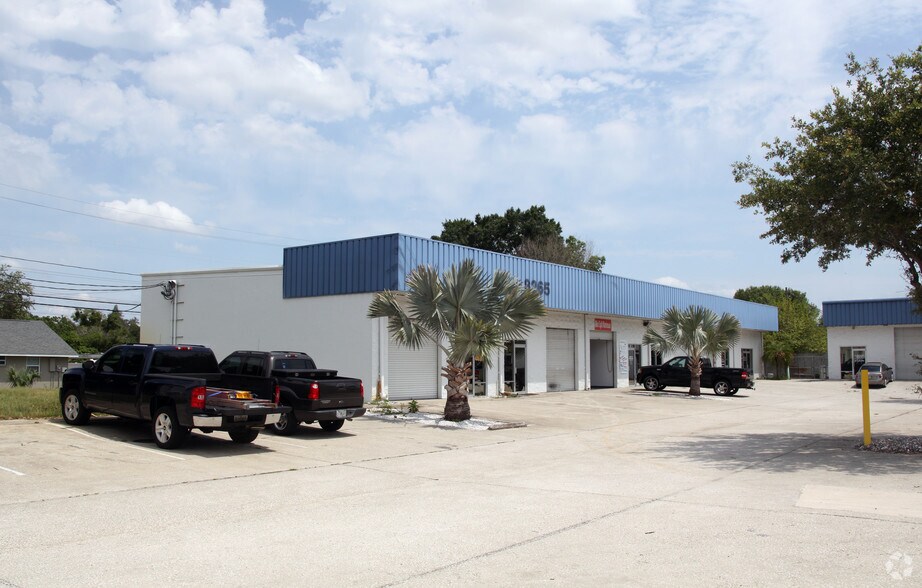 8207-8265 Causeway Blvd, Tampa, FL à louer - Photo du bâtiment - Image 3 de 13