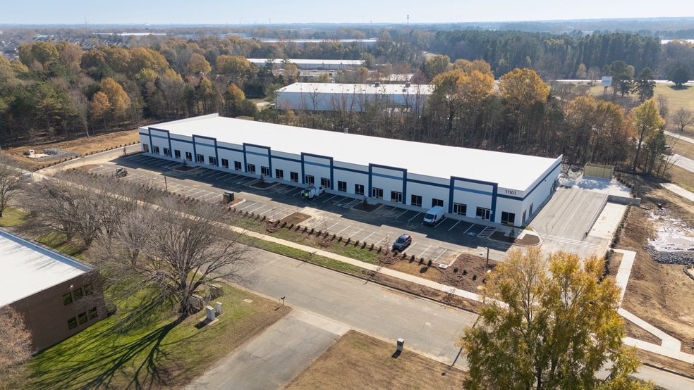 11101 Park Charlotte Blvd, Charlotte, NC for lease - Building Photo - Image 1 of 8