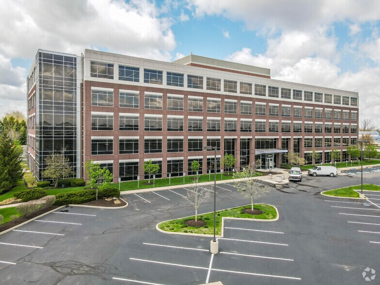 13085 Hamilton Crossing Blvd, Carmel, IN for lease - Building Photo - Image 2 of 7