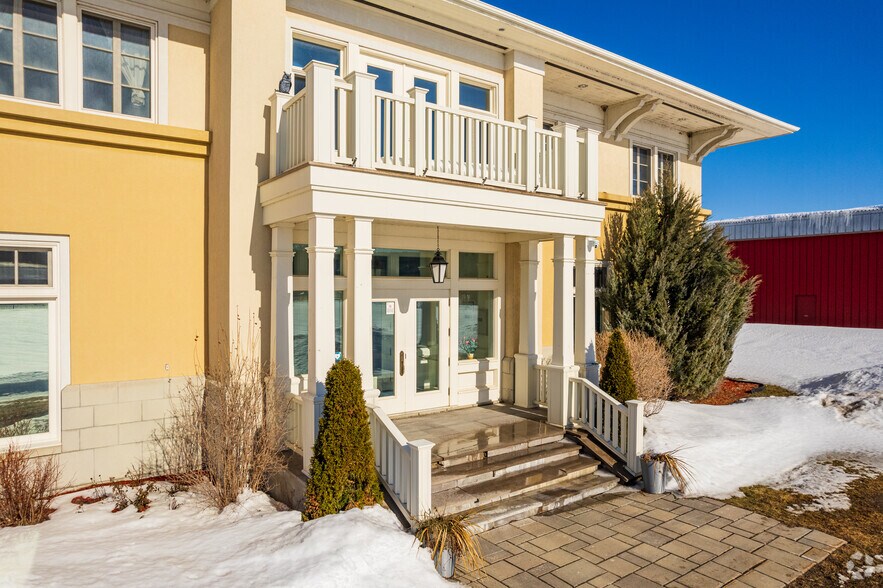 35 Rue Saint-Jean-Baptiste O, Rigaud, QC à louer - Photo du bâtiment - Image 2 de 5