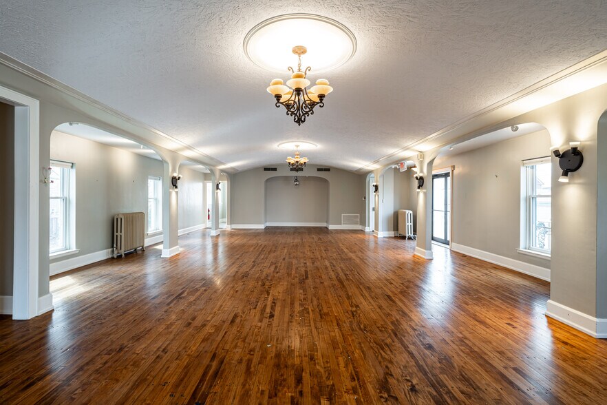 3701 E Layton Ave, Cudahy, WI à vendre - Photo du bâtiment - Image 1 de 1