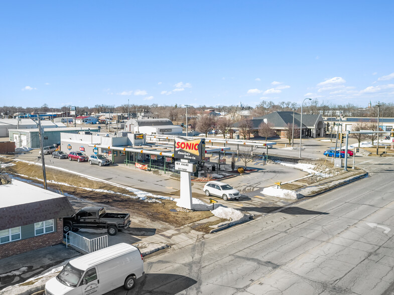 601 Lake Land Blvd, Mattoon, IL for sale - Building Photo - Image 1 of 1