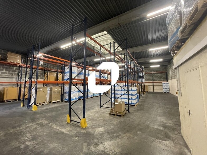 Flex in Noisy-le-Grand for lease - Building Photo - Image 1 of 4